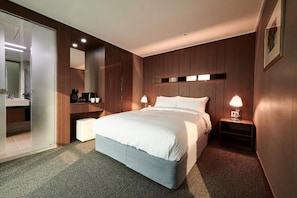 Suite Deluxe | Coffres-forts dans les chambres, bureau