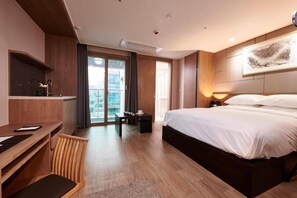 In-room safe, desk, laptop workspace, free WiFi