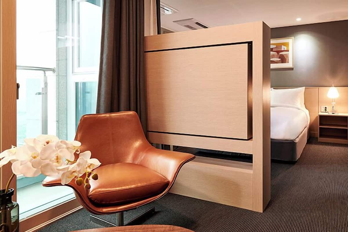 Suite | Zimmersafe, Schreibtisch, laptopgeeigneter Arbeitsplatz