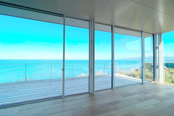 Villa básica, vista al océano | Área de sala de estar | Televisión de pantalla plana