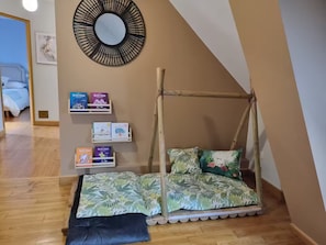 3 bedrooms, iron/ironing board, WiFi, bed sheets - Au Mont De La Rive #Jacuzzi & Mont-Saint-Michel # (Pontorson)