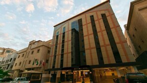 A modern hotel with a prominent entrance, multiple floors, and a parking area. - Golden new Alsalamah (Jeddah)
