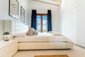 3 bedrooms, travel cot, free WiFi, bed sheets
