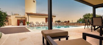 Stylish mill finca with pool & outdoor kitchen. Ideal for families & friends!