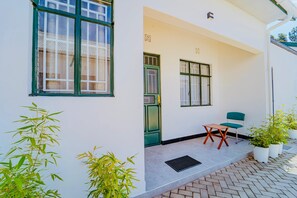 Terrace/patio - Maasai Villa (Arusha)