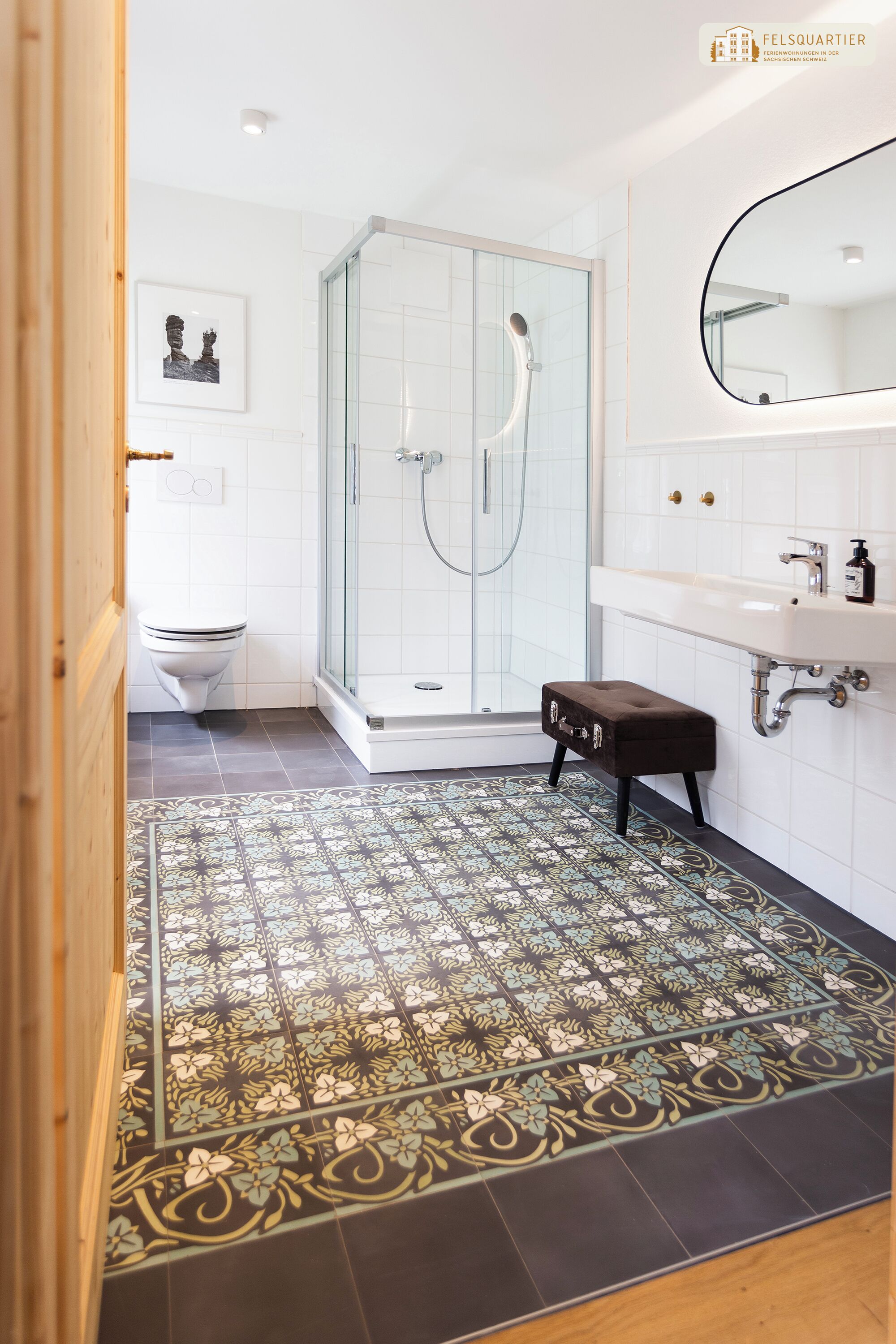 Suihku, pyyhkeet, saippua, vessapaperi