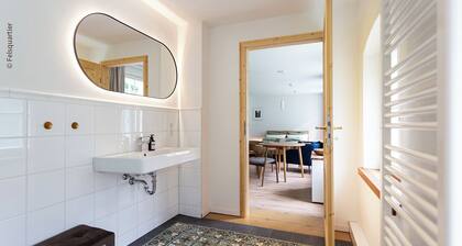 Felsquartier: Helles Apartment mit Waldblick