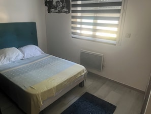 2 quartos, ferros/tábuas de passar roupa, Wi-Fi, roupa de cama