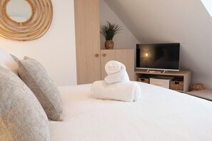 4 bedrooms, in-room safe, desk, iron/ironing board