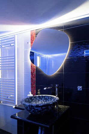 Jetted bath, hair dryer, towels, soap