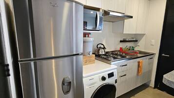 Micro-ondes, four, plaque de cuisson
