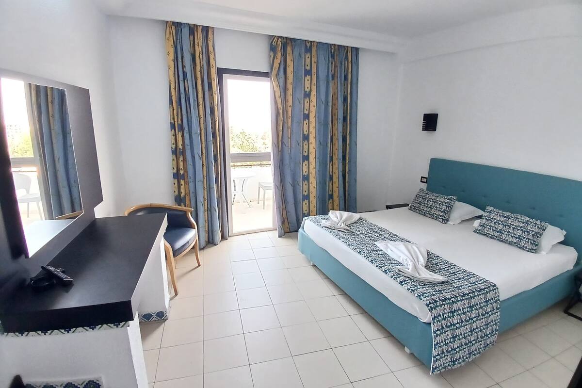 Family Room, Balcony | Free WiFi