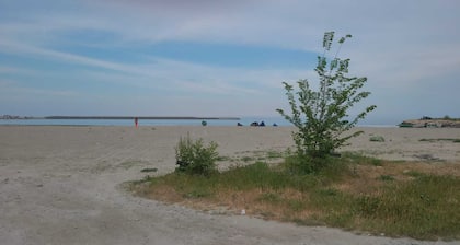 Charming 1-bedroom apartment with AC, WiFi in fabulous Constanța