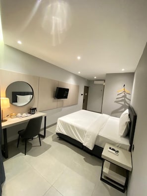 Deluxe kamer, 1 twee- of 2 eenpersoonsbedden | Een bureau, gratis wifi, beddengoed