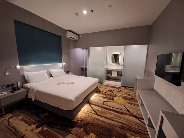 Deluxe Double Room, City View | Free WiFi