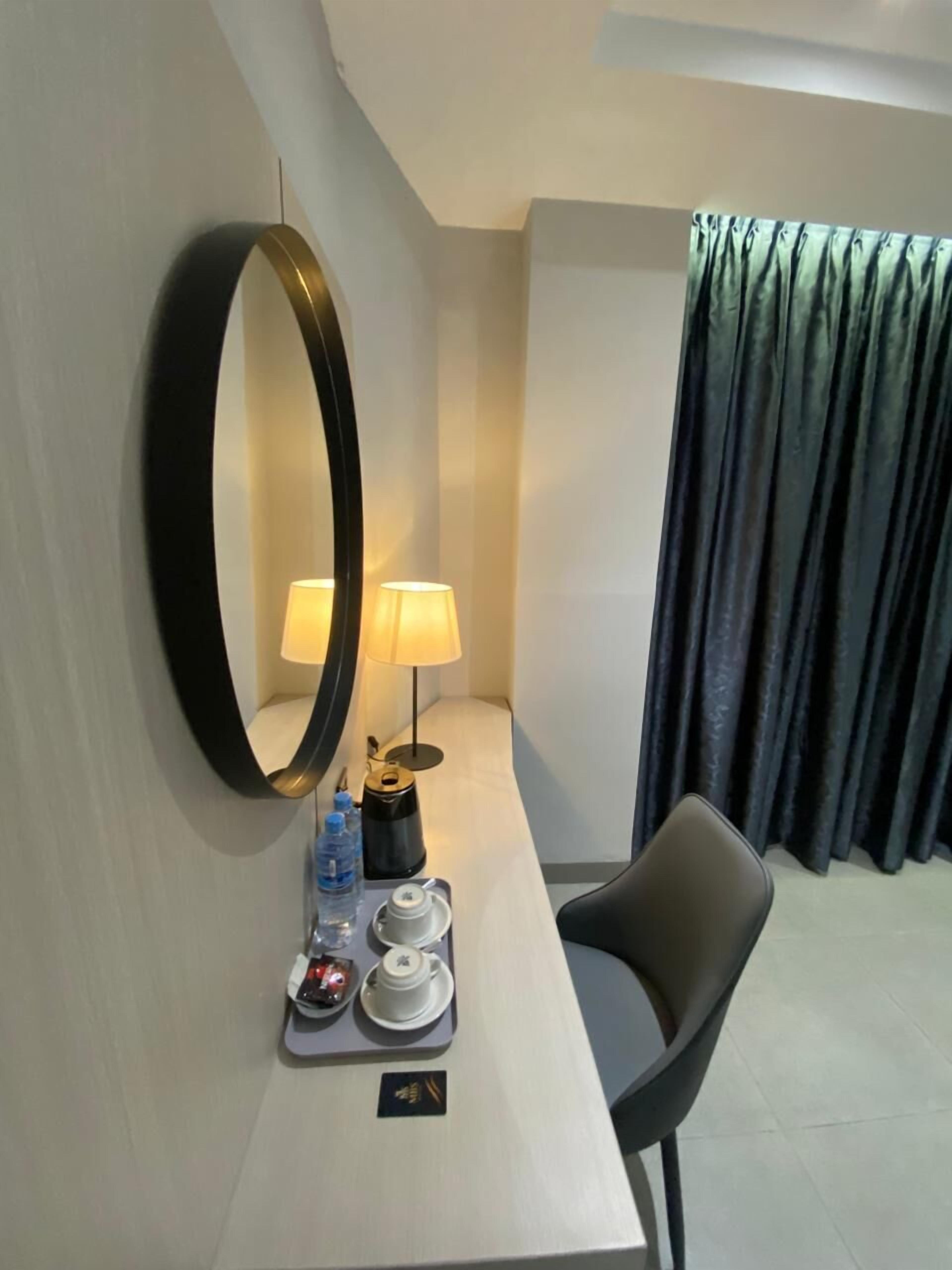 Bureau, Wi-Fi gratuit, draps fournis