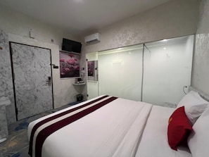 Deluxe Double Room, City View | Free WiFi