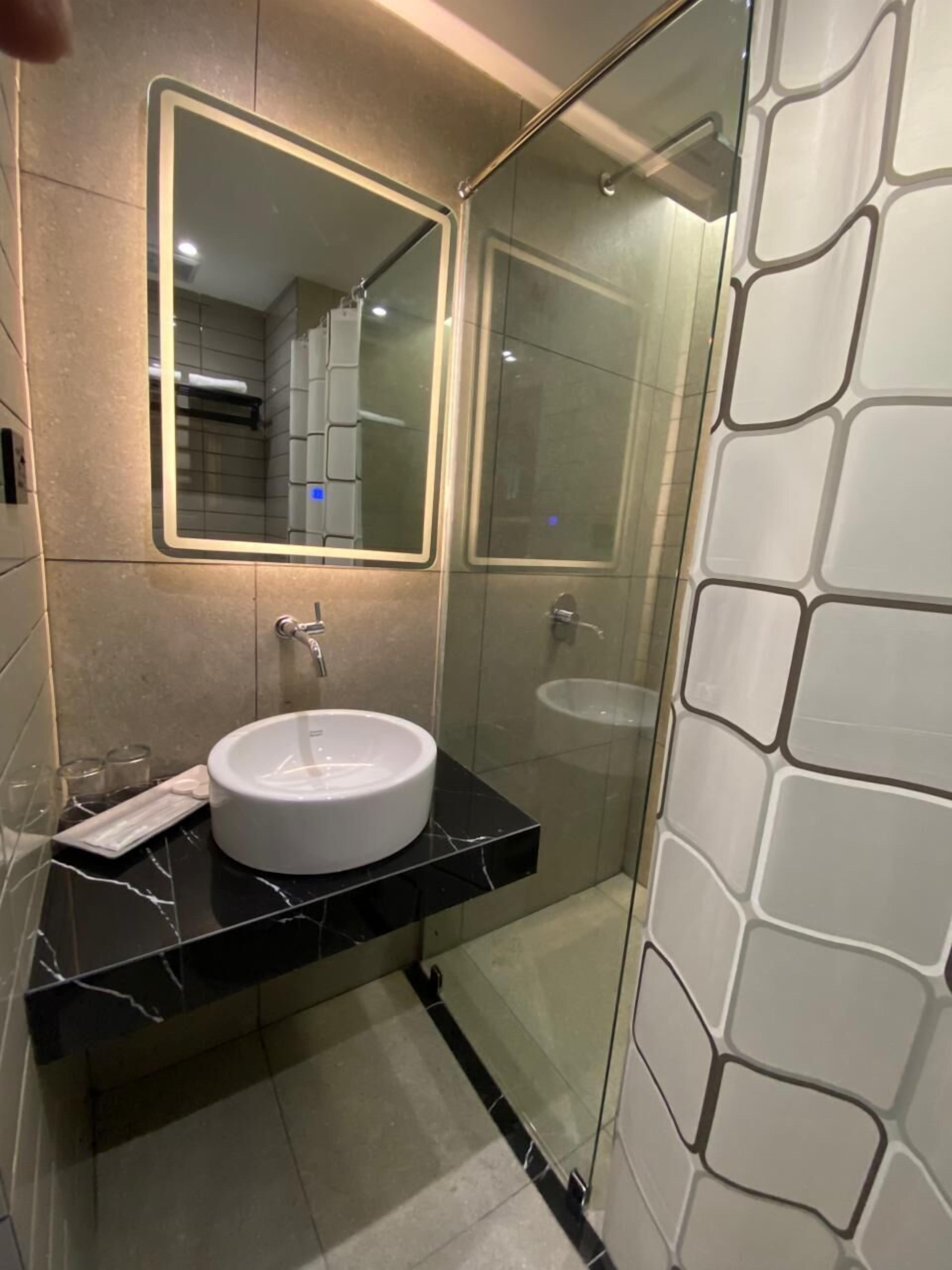 淋浴設備、毛巾、肥皂、洗髮精