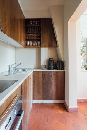 Réfrigérateur, micro-ondes, lave-vaisselle, grille-pain