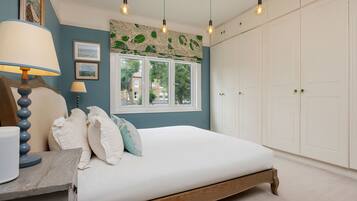 4 bedrooms, WiFi, bed sheets