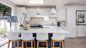 Fridge, microwave, dishwasher, toaster