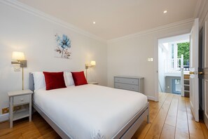 3 عدّة غرف نوم وواي فاي وملاءات أسرّة