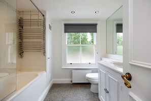 تجهيزات دش، مجففات شعر، مناشف