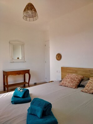 Iron/ironing board, WiFi, bed sheets