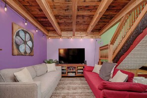 Una televisión, una oficina