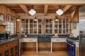 Fridge, microwave, oven, stovetop - Downtown Oshkosh Luxury Loft & Event Space (Oshkosh)