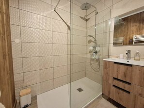 Bathroom - Bright T2 cabin with terrace near shops and slopes (Bolquère-Pyrénées 2000)