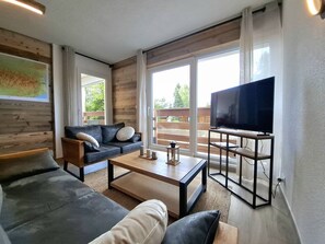 Living area - Bright T2 cabin with terrace near shops and slopes (Bolquère-Pyrénées 2000)