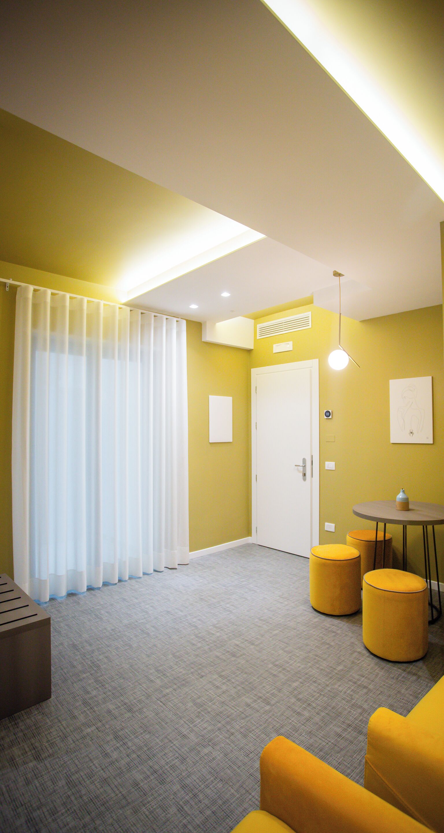 Quarto quádruplo standard | Frigobar, cofres nos quartos, escrivaninha