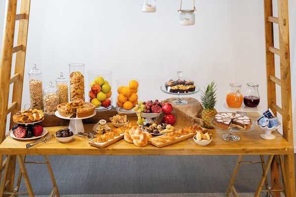 Free daily full breakfast