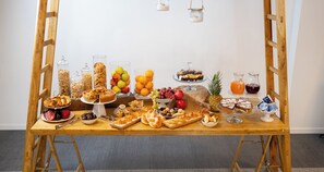 Daily buffet breakfast (EUR 10 per person) - Opera Hotel (Gravina in Puglia)