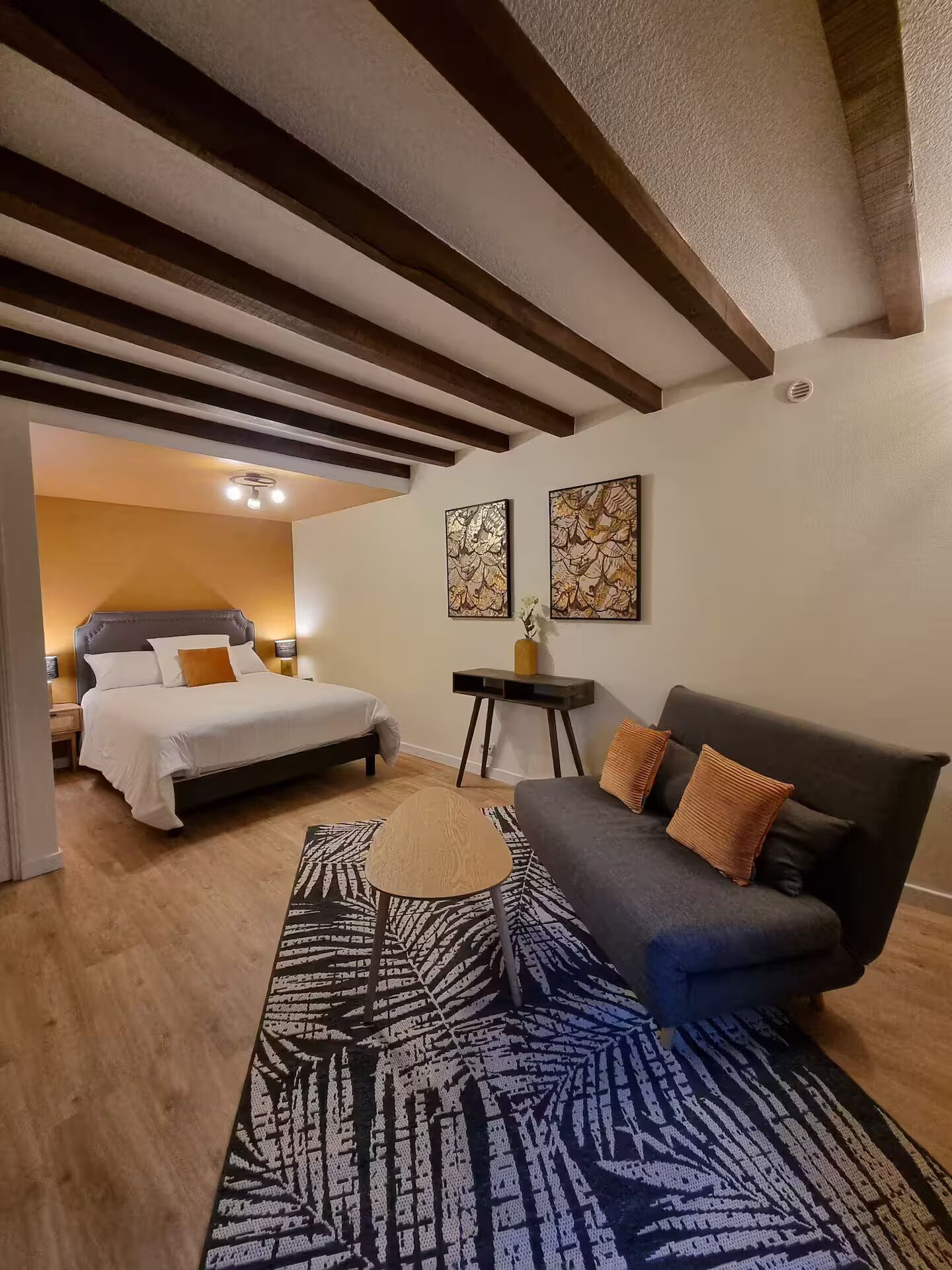 7 室のベッドルーム、アイロン / アイロン台、WiFi、ベッドシーツ