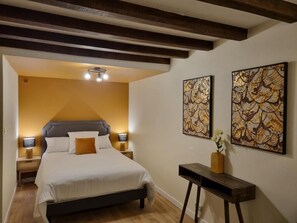 Room - Au Mont De La Quintine #Pool and Jacuzzi (Saint-Quentin-sur-le-Homme)