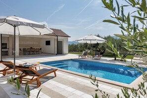 Outdoor pool - Resort Moja Stina - Villa Maslina (Seoca)