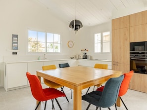 Dining - Holiday home with lush garden in Loix (Loix)
