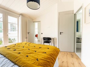3 bedrooms, free WiFi - Holiday home with lush garden in Loix (Loix)