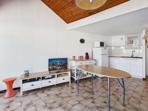 Kühlschrank, Mikrowelle, Herdplatte