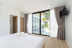 Suite familiar, balcón, vista al jardín | Vista del balcón