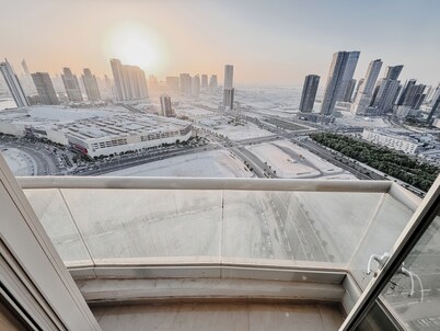 Boho Chic Studio, Pool + Gym Access