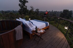 Couples dining - Outpost 12 - A Sinali Experience - Kanha (Bichhiya)