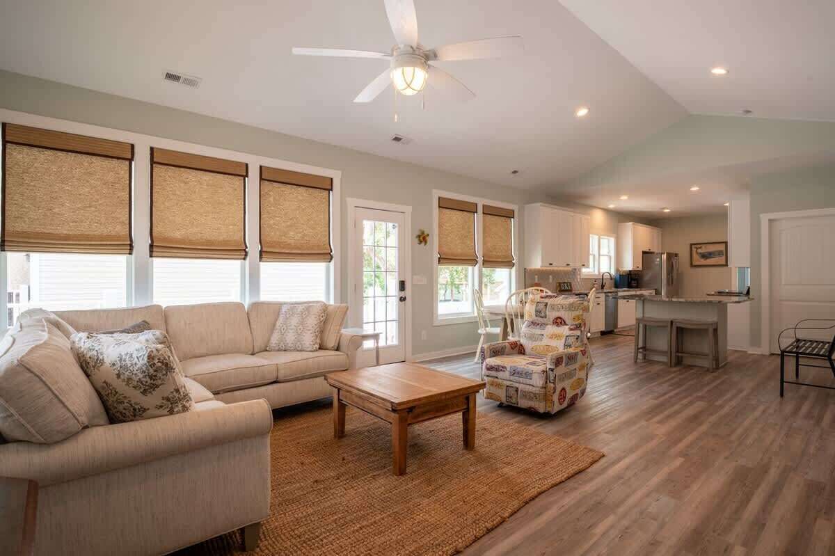 Smart TV, fireplace, offices