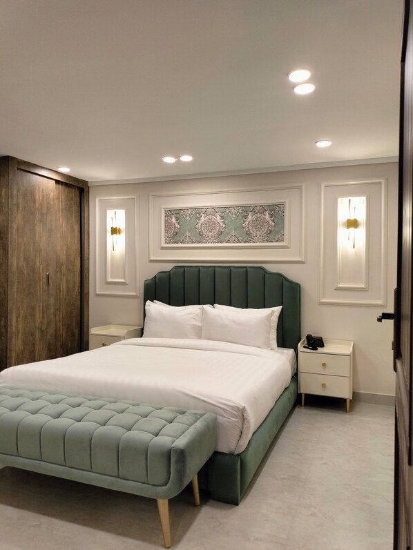 Classic Suite, 1 Queen Bed, Non Smoking, Pets Not Allowed | Bed sheets