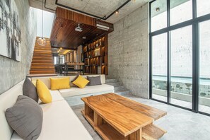 Smart TV y futbolito 