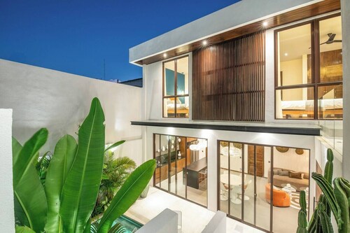 Modern 3BR Villa with Enclosed Living & Pool