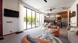 Smart TV, offices - Modern 3BR Villa with Enclosed Living & Pool (Kuta Utara)