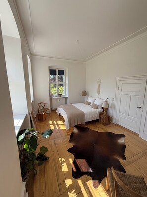 1 bedroom, desk, free WiFi, bed sheets